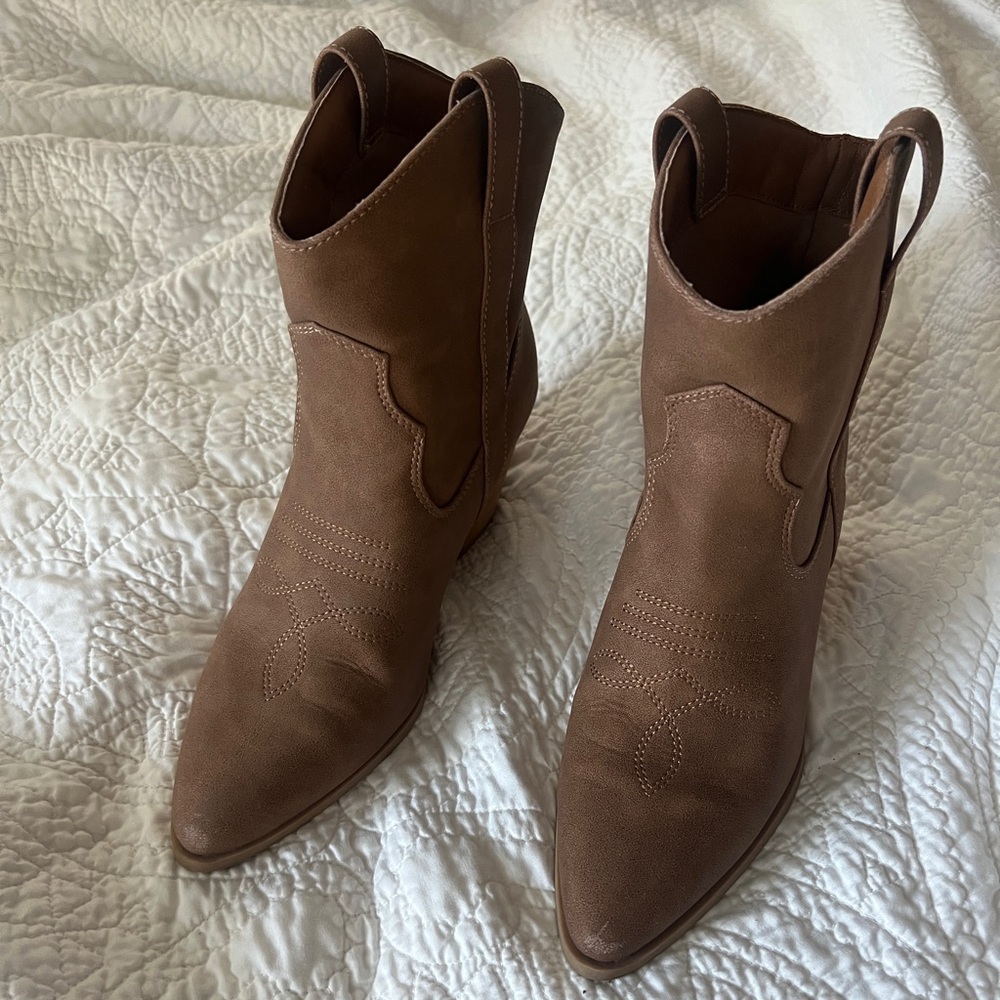 Camel cowboy booties size 8.5